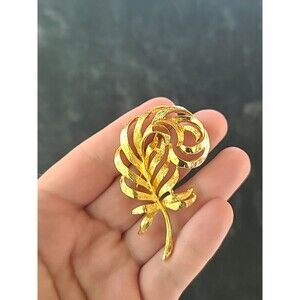 Gold Tone Metal Feather Shaped Brooch Vintage Costume Jewelry